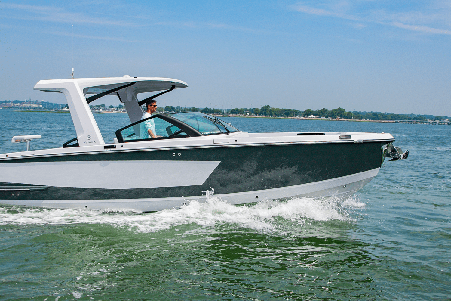 Slide: The Image of Aviara AV32 Outboard 2024 - 4