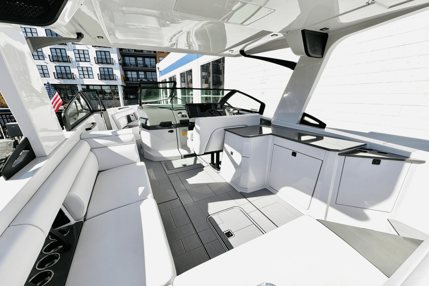 Slide: The Image of Aviara AV32 Outboard 2024 - 40