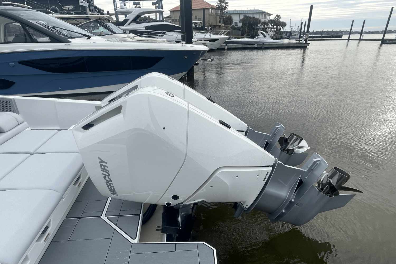 Slide: The Image of Aviara AV32 Outboard 2024 - 43