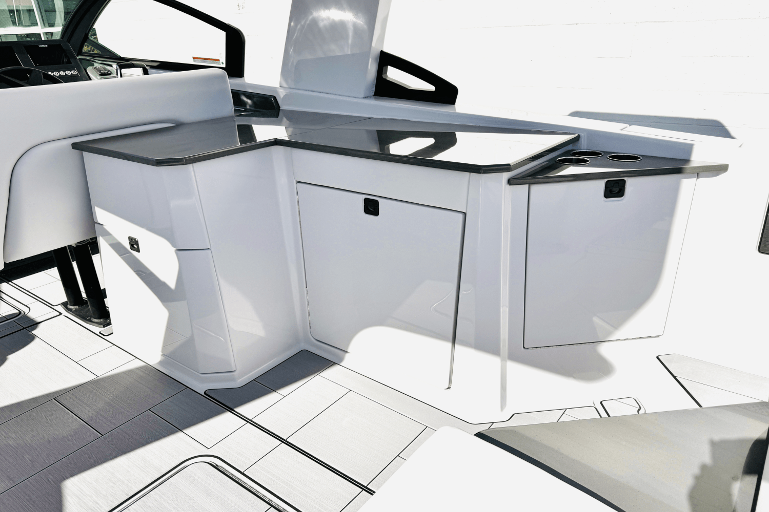 Slide: The Image of Aviara AV32 Outboard 2024 - 43