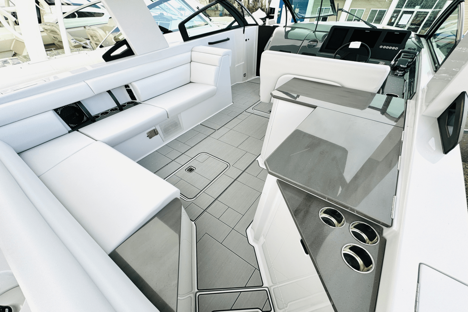 Slide: The Image of Aviara AV32 Outboard 2024 - 45