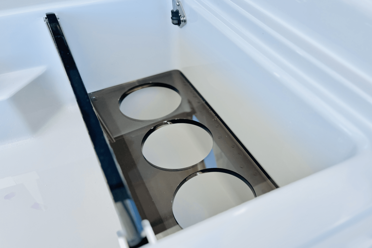 Slide: The Image of Aviara AV32 Outboard 2024 - 48