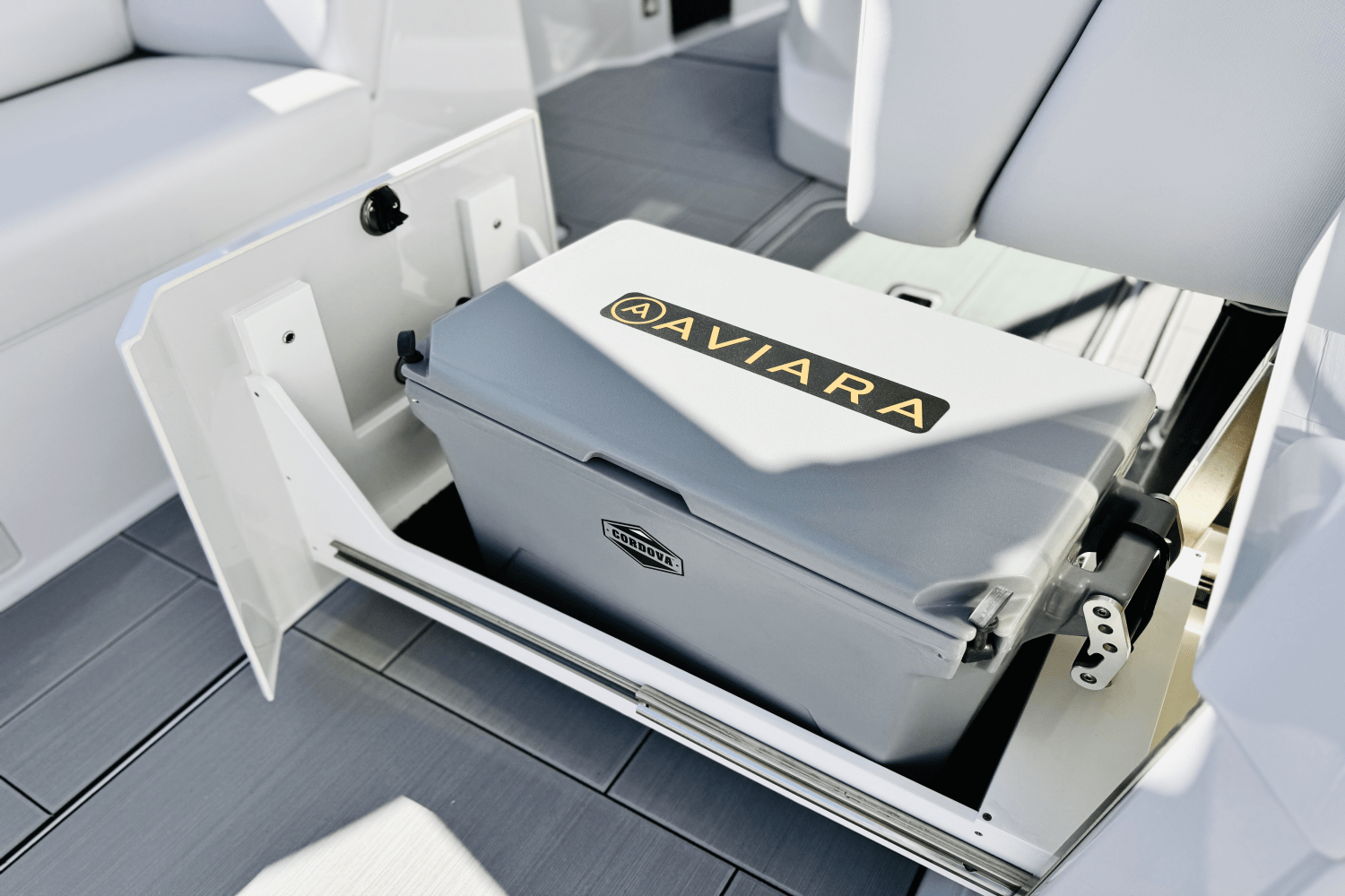 Slide: The Image of Aviara AV32 Outboard 2024 - 49