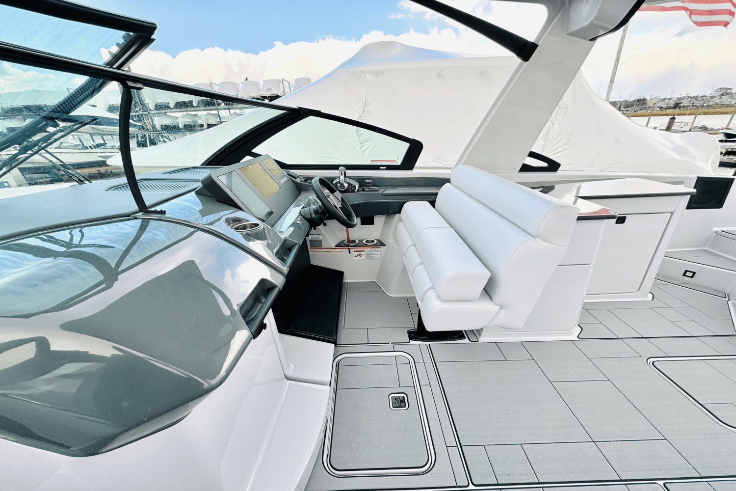 Slide: The Image of Aviara AV32 Outboard 2024 - 61