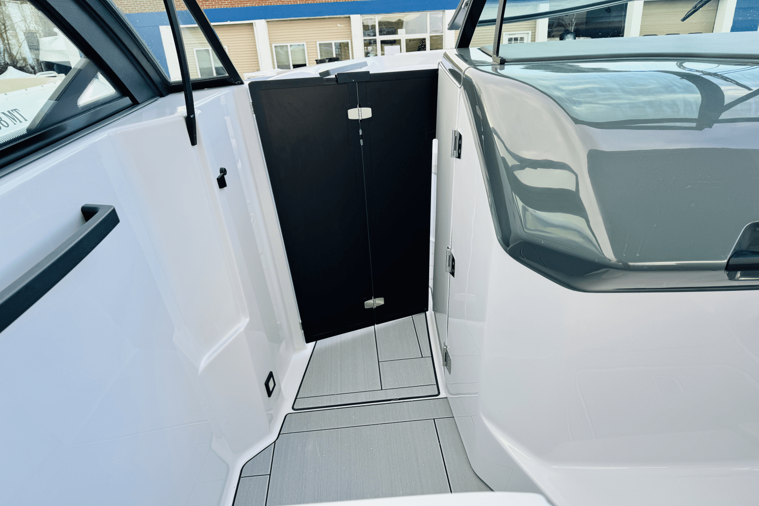 Slide: The Image of Aviara AV32 Outboard 2024 - 62