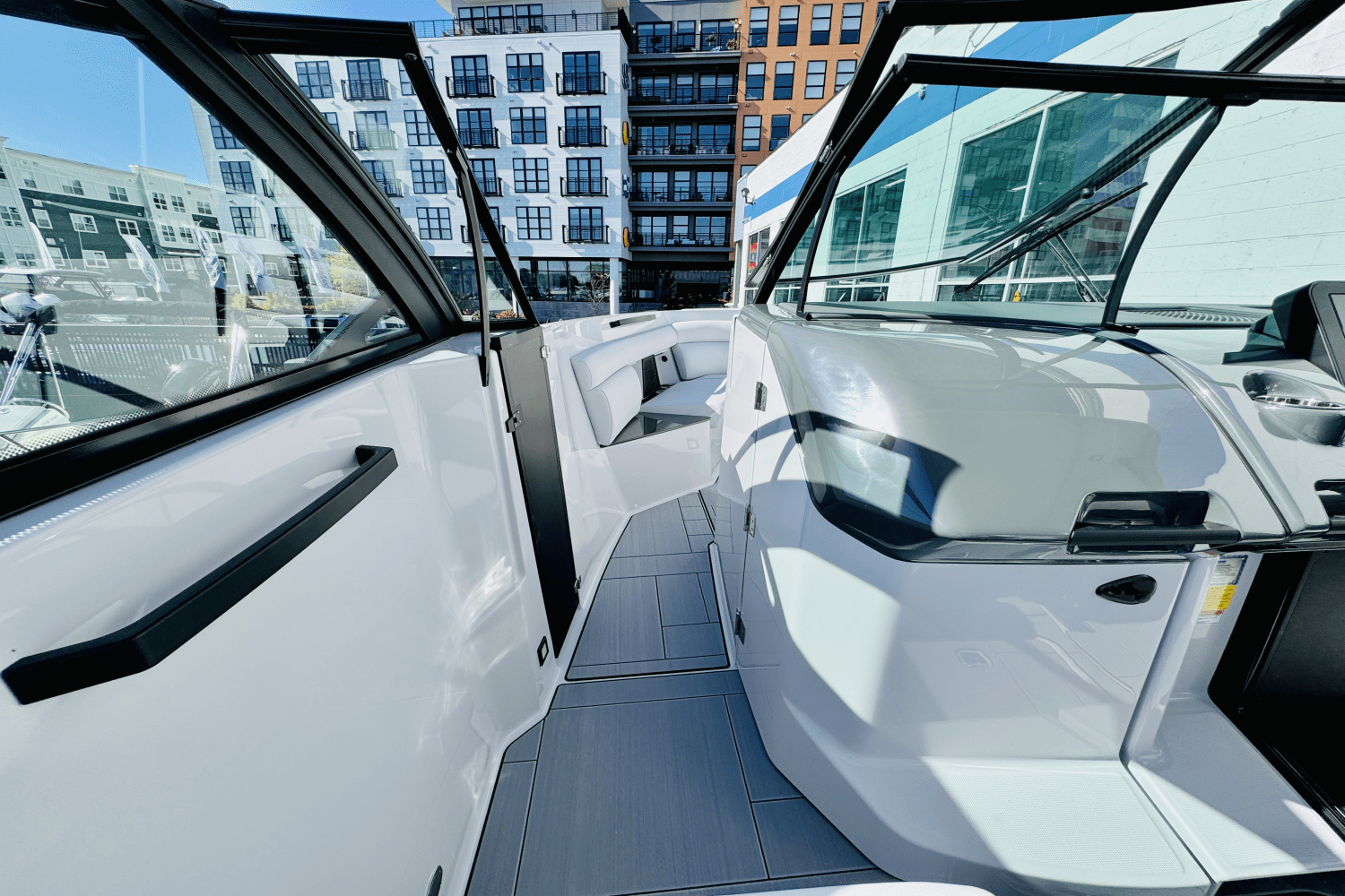 Slide: The Image of Aviara AV32 Outboard 2024 - 63