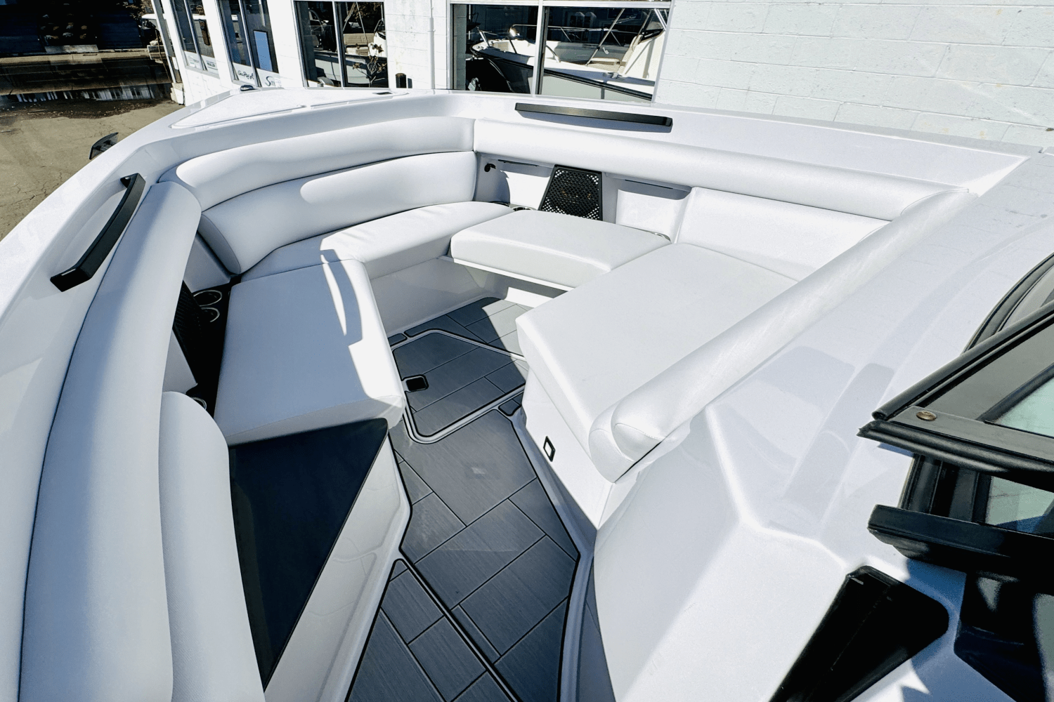 Slide: The Image of Aviara AV32 Outboard 2024 - 64