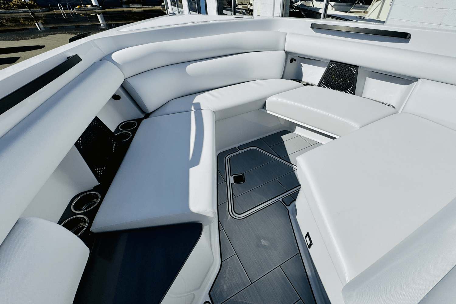 Slide: The Image of Aviara AV32 Outboard 2024 - 65