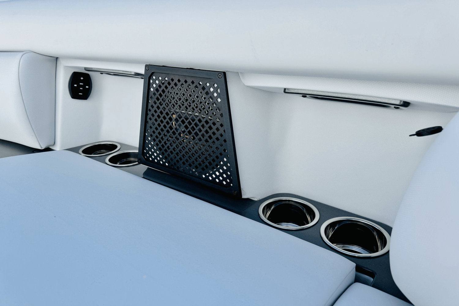 Slide: The Image of Aviara AV32 Outboard 2024 - 66