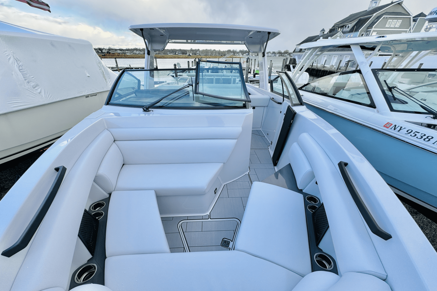 Slide: The Image of Aviara AV32 Outboard 2024 - 68