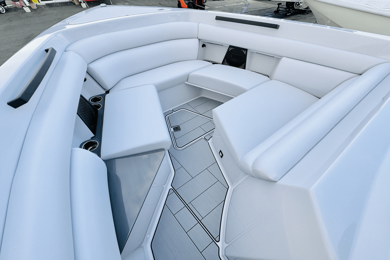 Slide: The Image of Aviara AV32 Outboard 2024 - 69