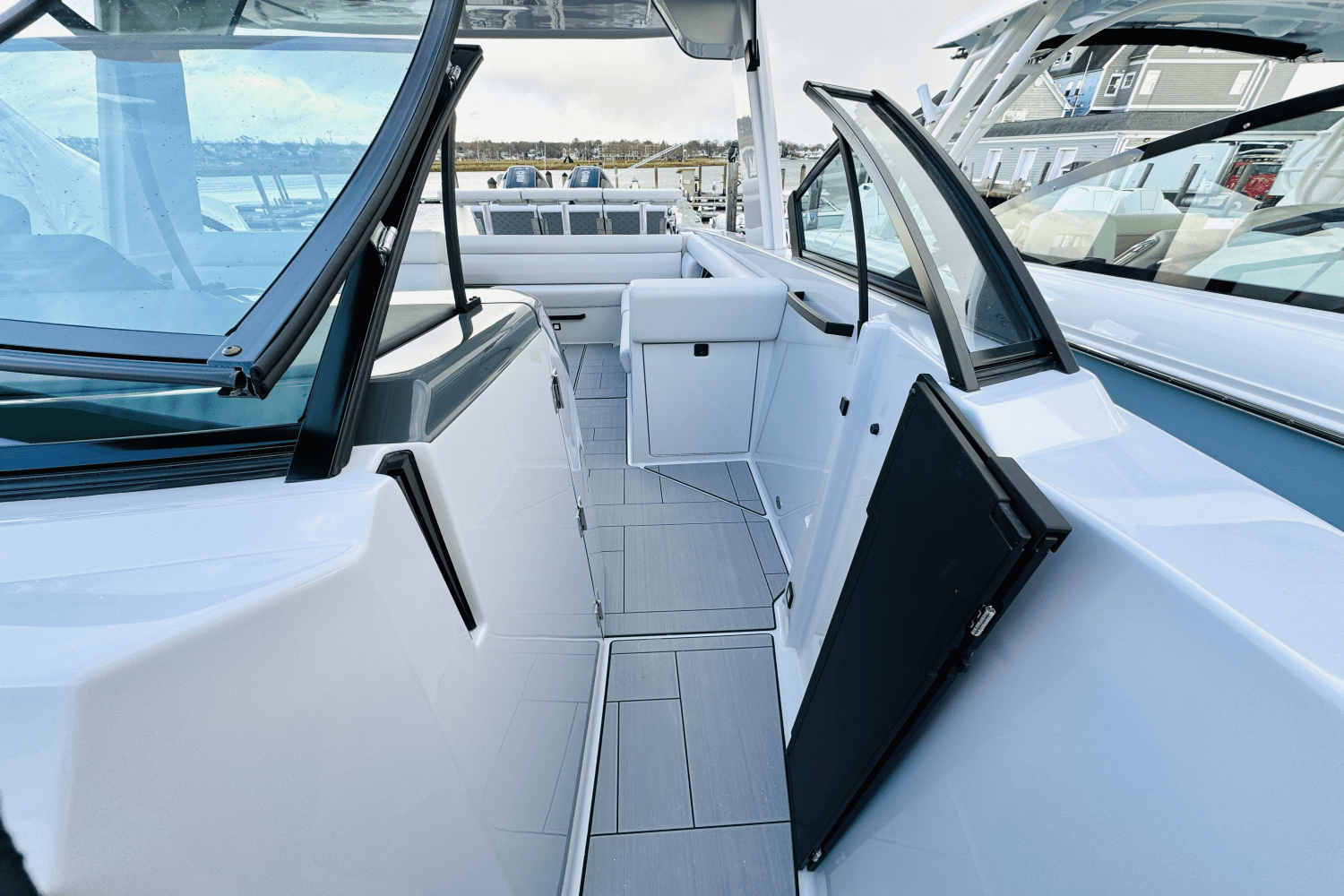 Slide: The Image of Aviara AV32 Outboard 2024 - 71