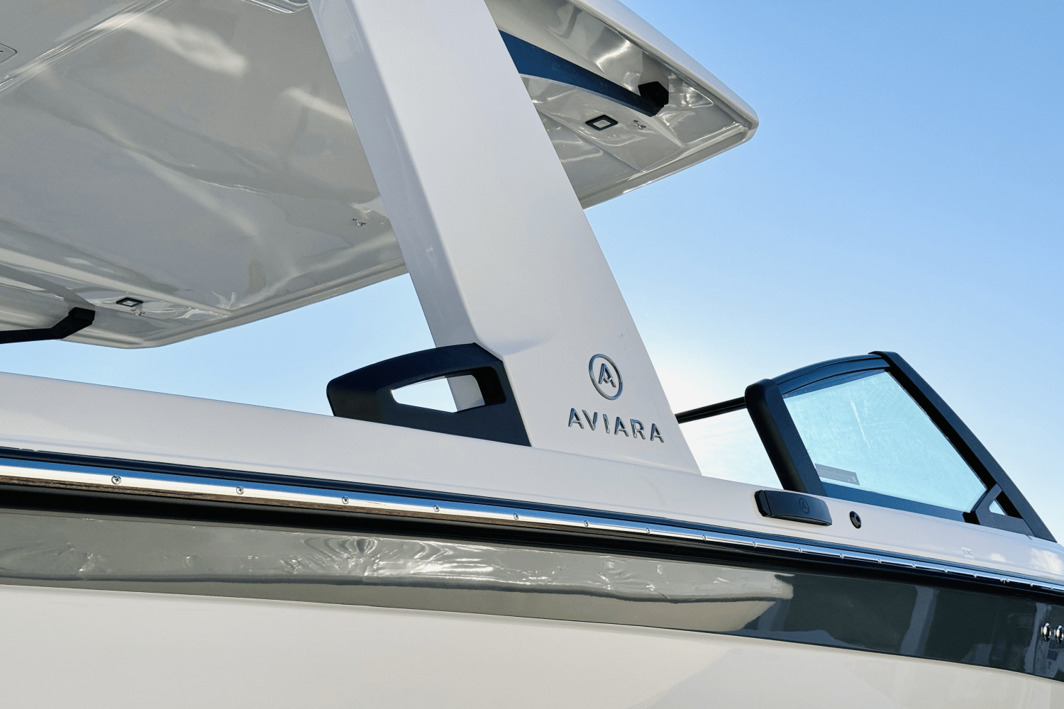 Slide: The Image of Aviara AV32 Outboard 2024 - 72