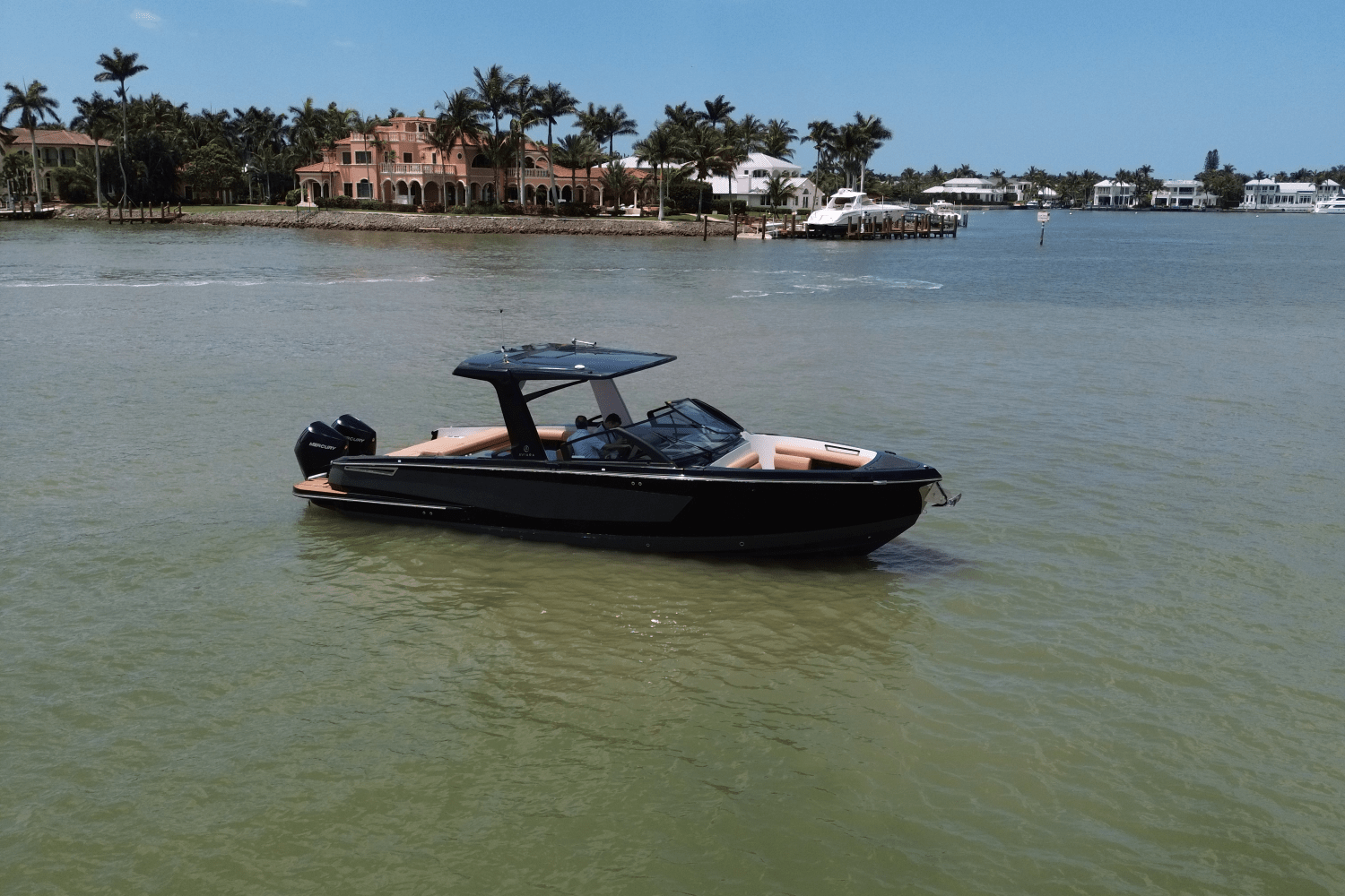 Slide: The Image of Aviara AV32 Outboard 2025 - 0