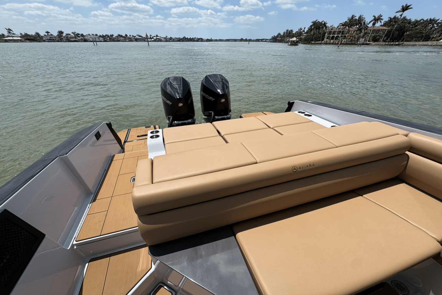 Slide: The Image of Aviara AV32 Outboard 2025 - 14