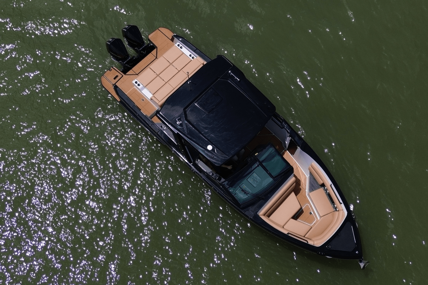 Slide: The Image of Aviara AV32 Outboard 2025 - 5