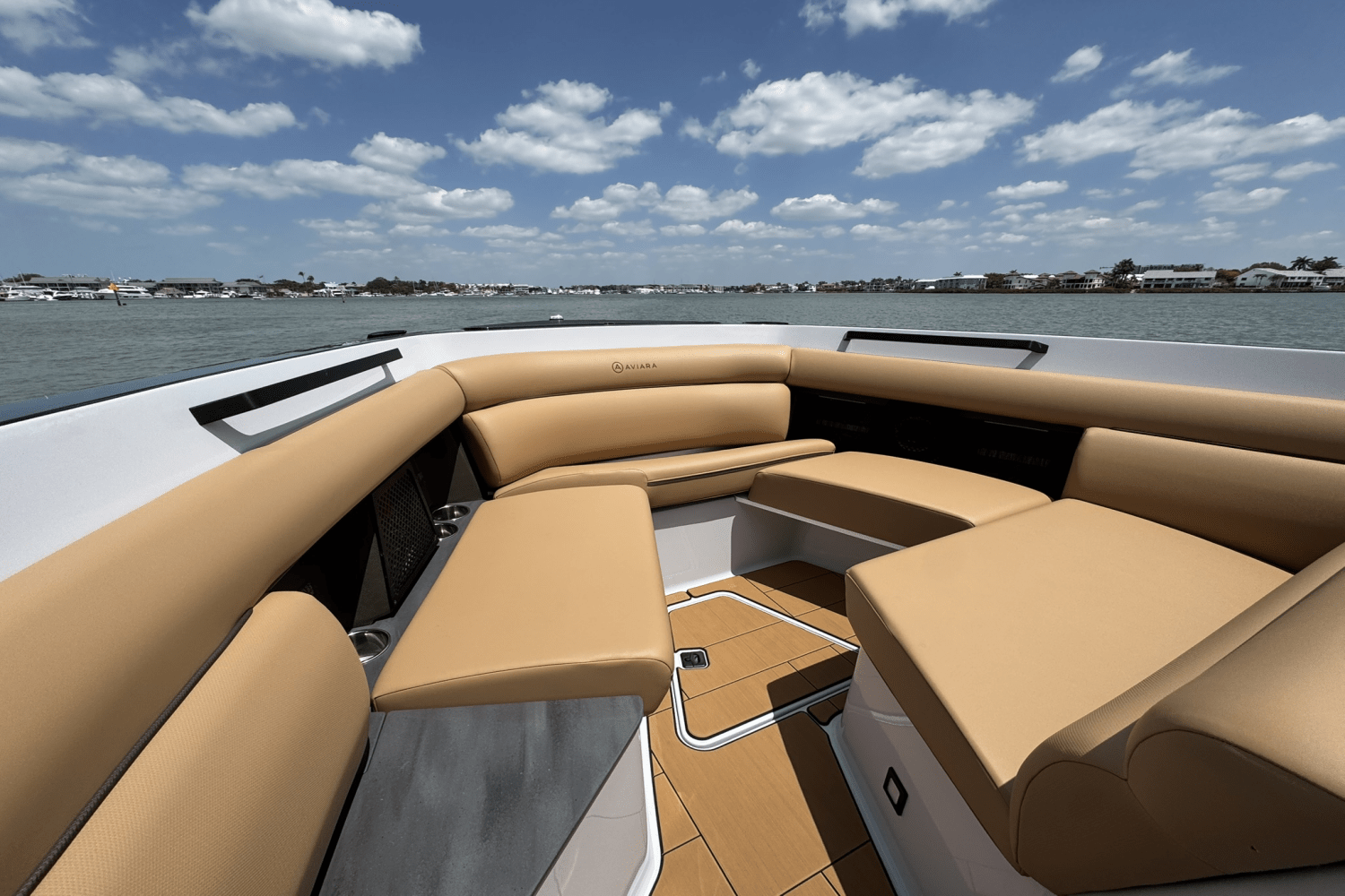 Slide: The Image of Aviara AV32 Outboard 2025 - 7