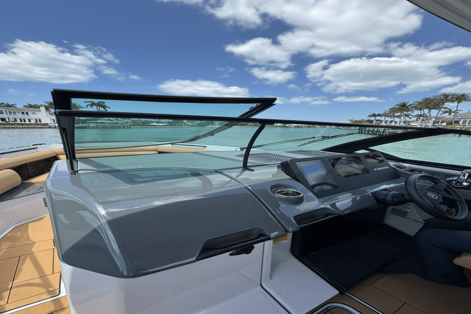 Slide: The Image of Aviara AV32 Outboard 2025 - 8