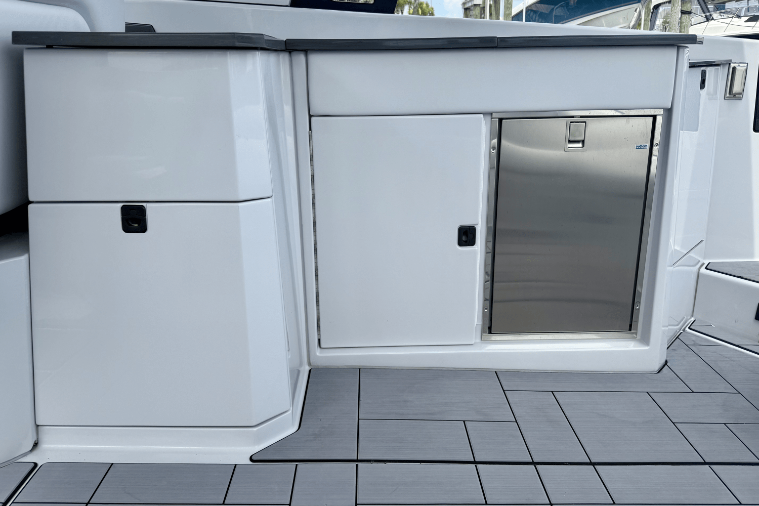 Slide: The Image of Aviara AV36 Outboard 2023 - 14