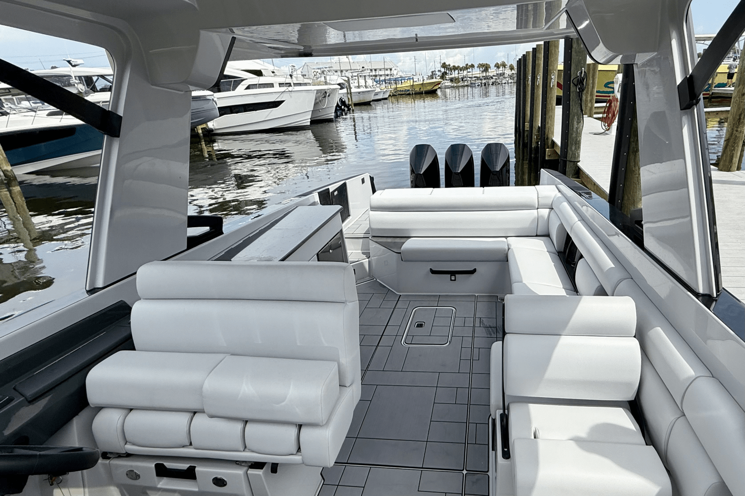 Slide: The Image of Aviara AV36 Outboard 2023 - 17