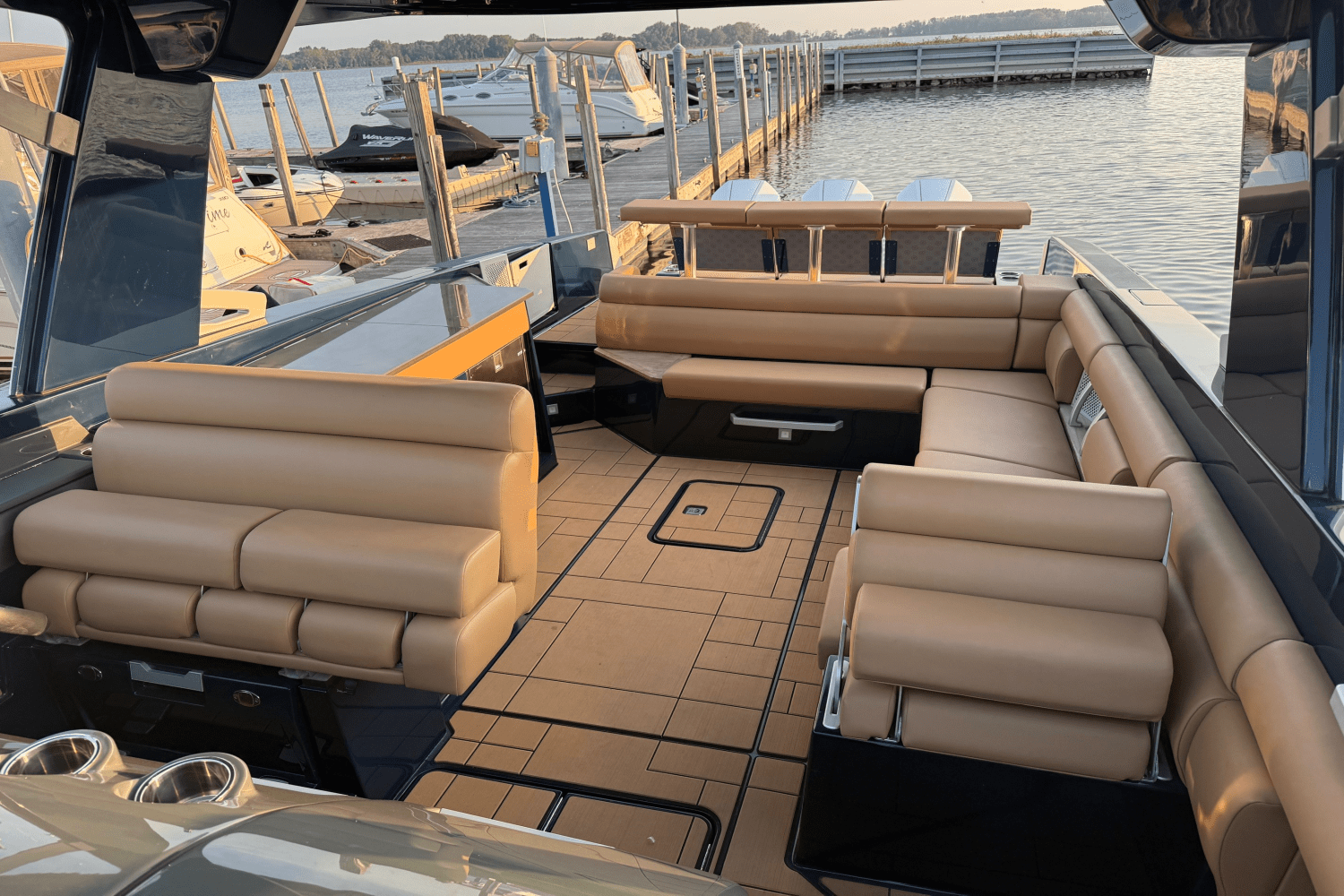 Slide: The Image of Aviara AV36 Outboard 2023 - 18