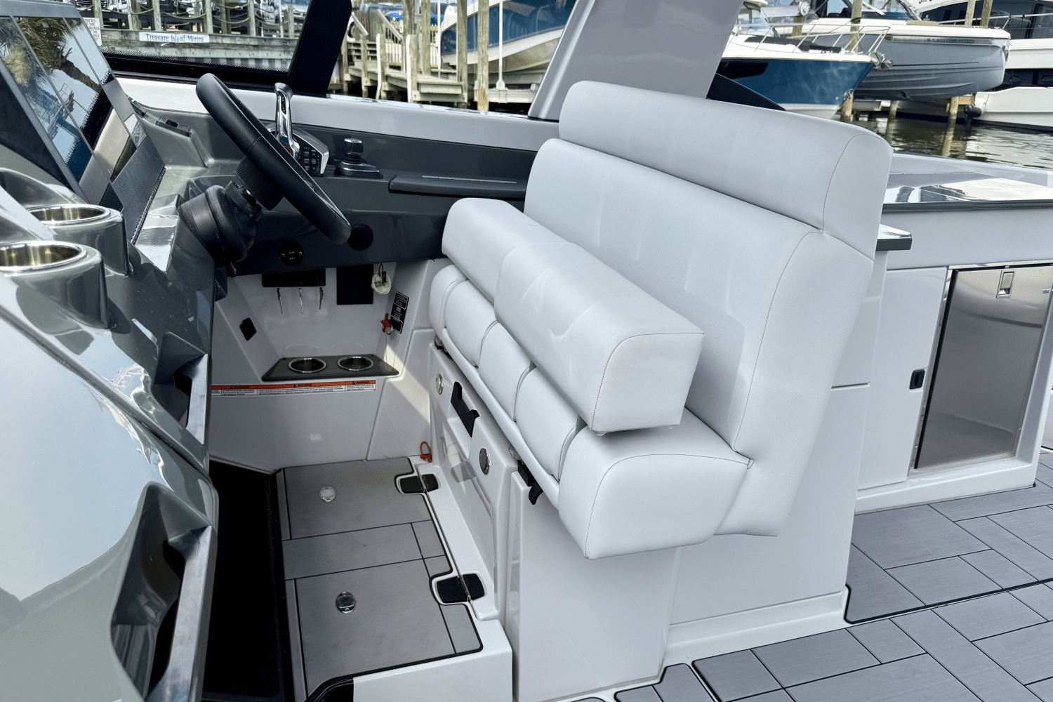 Slide: The Image of Aviara AV36 Outboard 2023 - 18