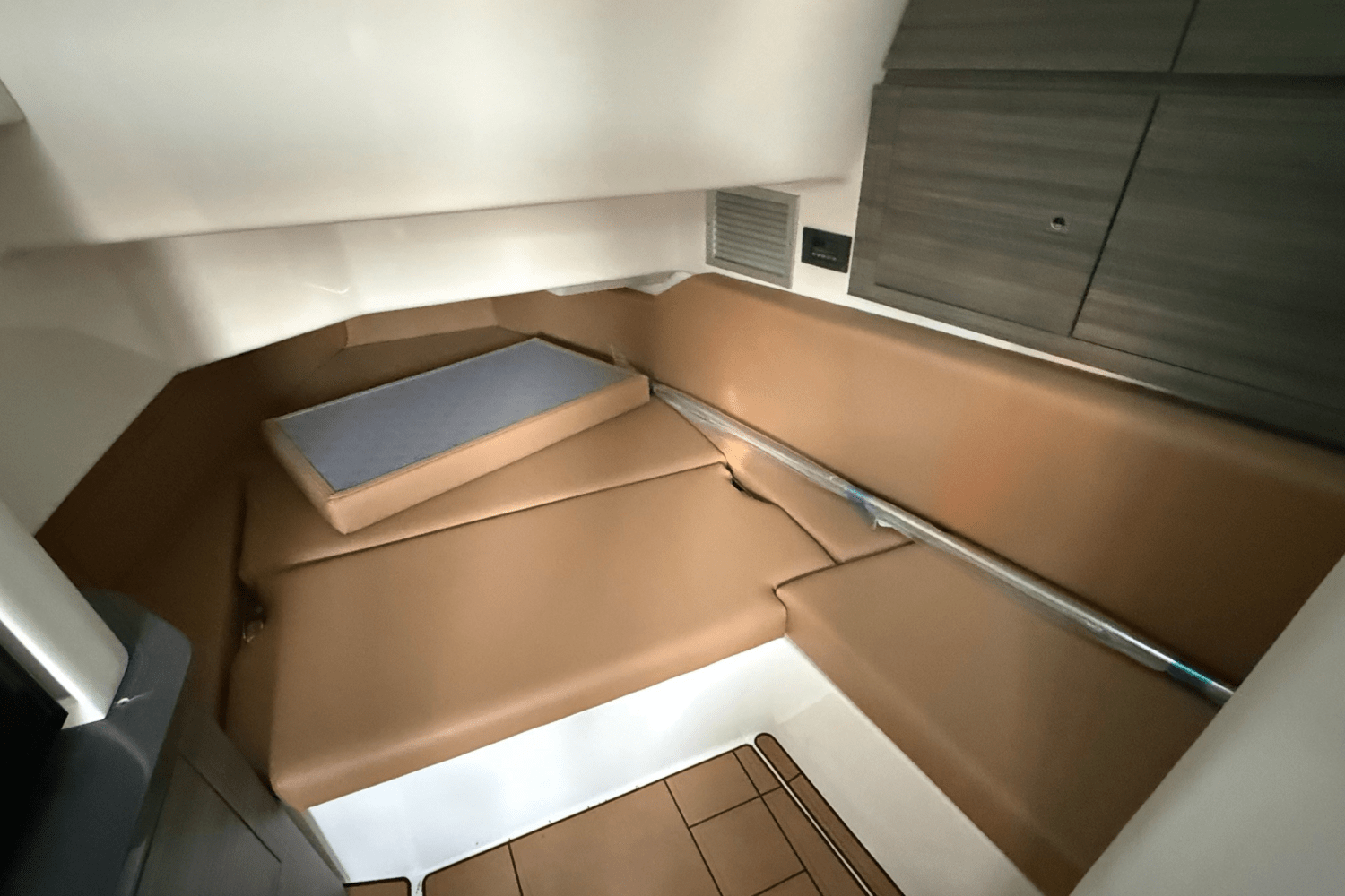 Slide: The Image of Aviara AV36 Outboard 2023 - 5