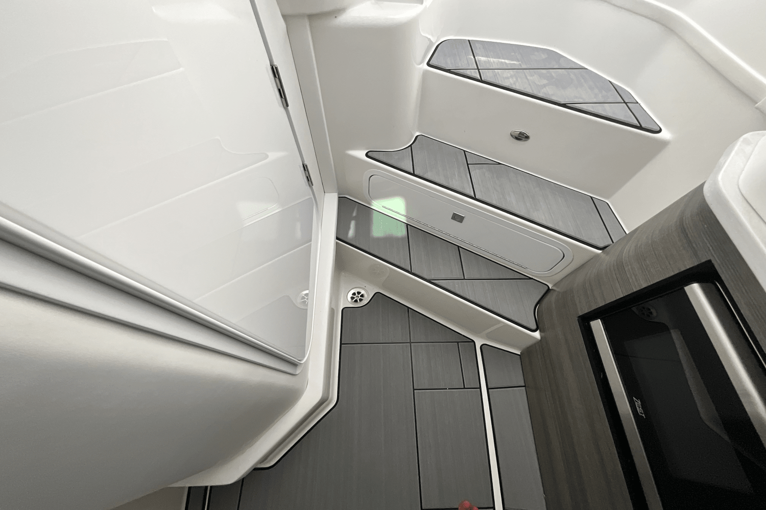 Slide: The Image of Aviara AV36 Outboard 2025 - 20