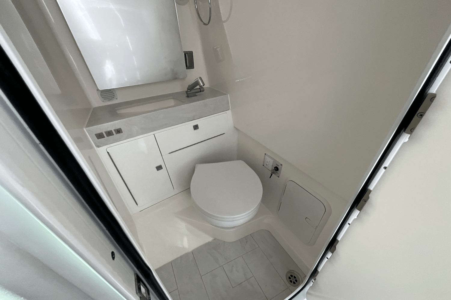 Slide: The Image of Aviara AV36 Outboard 2025 - 22