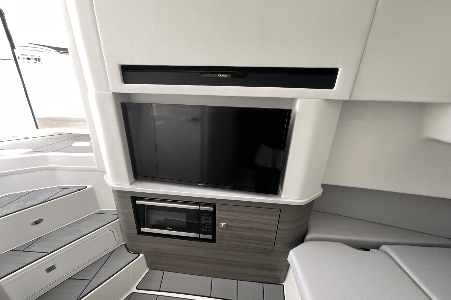 Slide: The Image of Aviara AV36 Outboard 2025 - 23