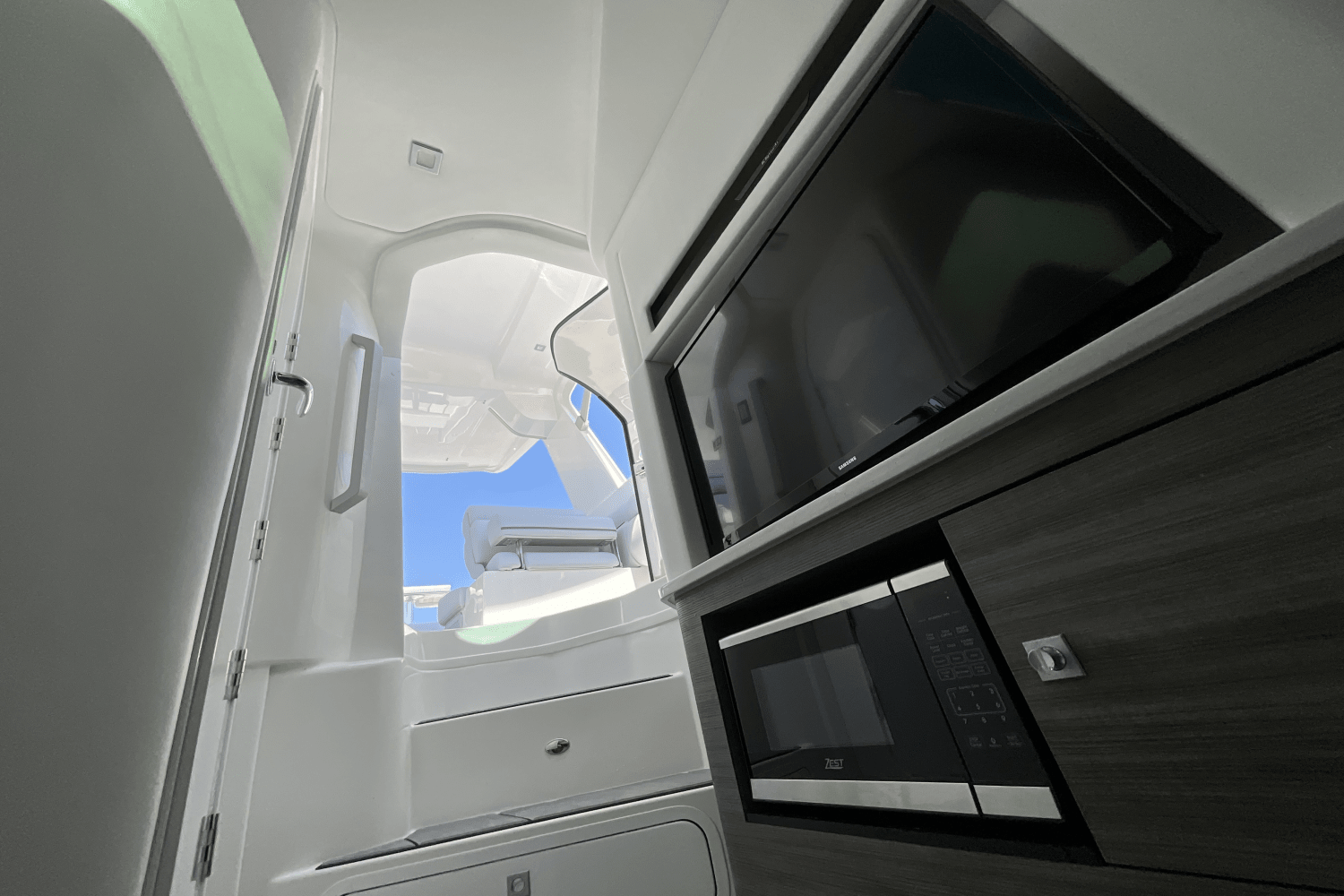 Slide: The Image of Aviara AV36 Outboard 2025 - 25