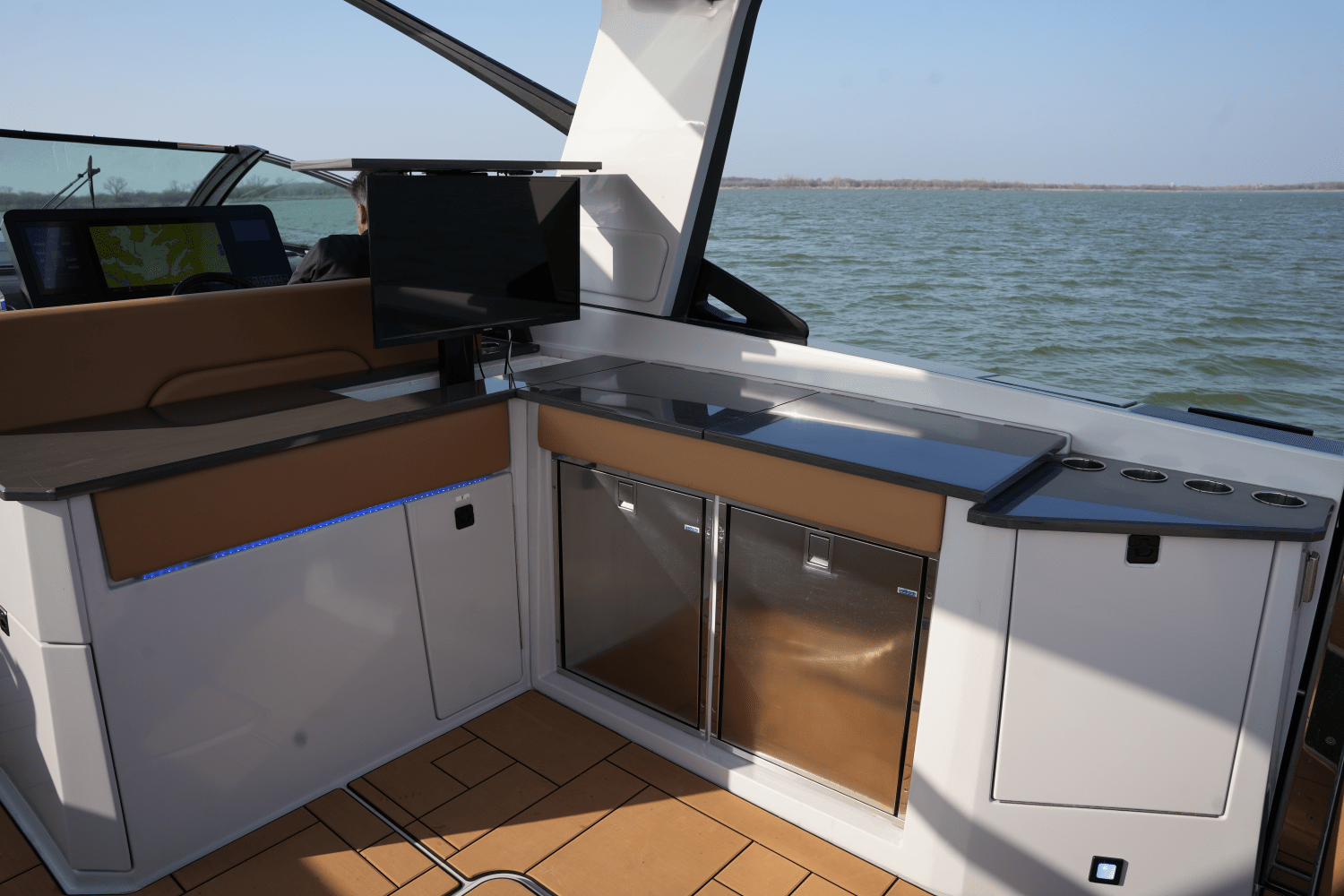 Slide: The Image of Aviara AV40 2022 - 21