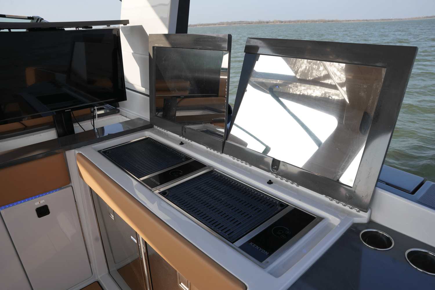 Slide: The Image of Aviara AV40 2022 - 25