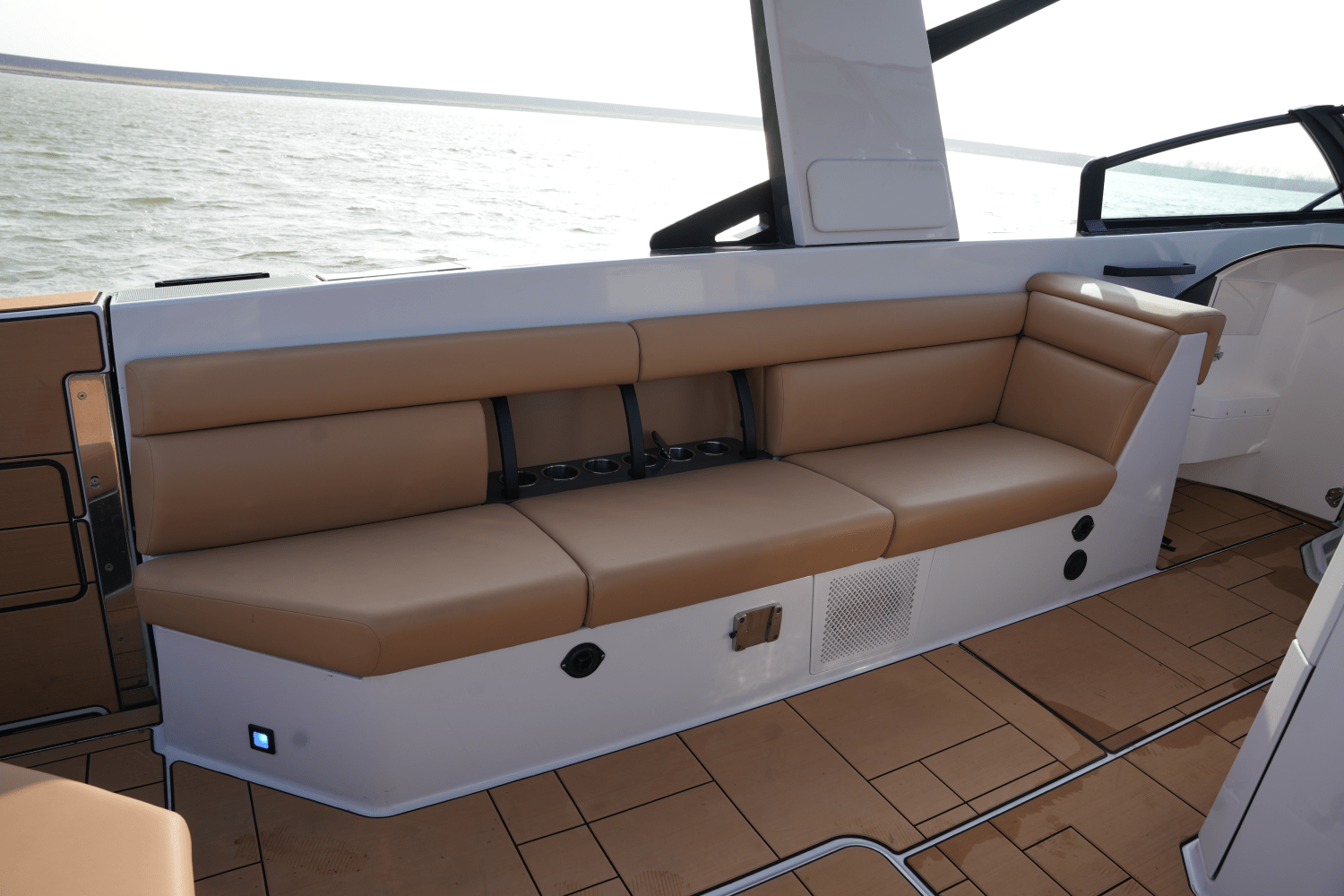 Slide: The Image of Aviara AV40 2022 - 31