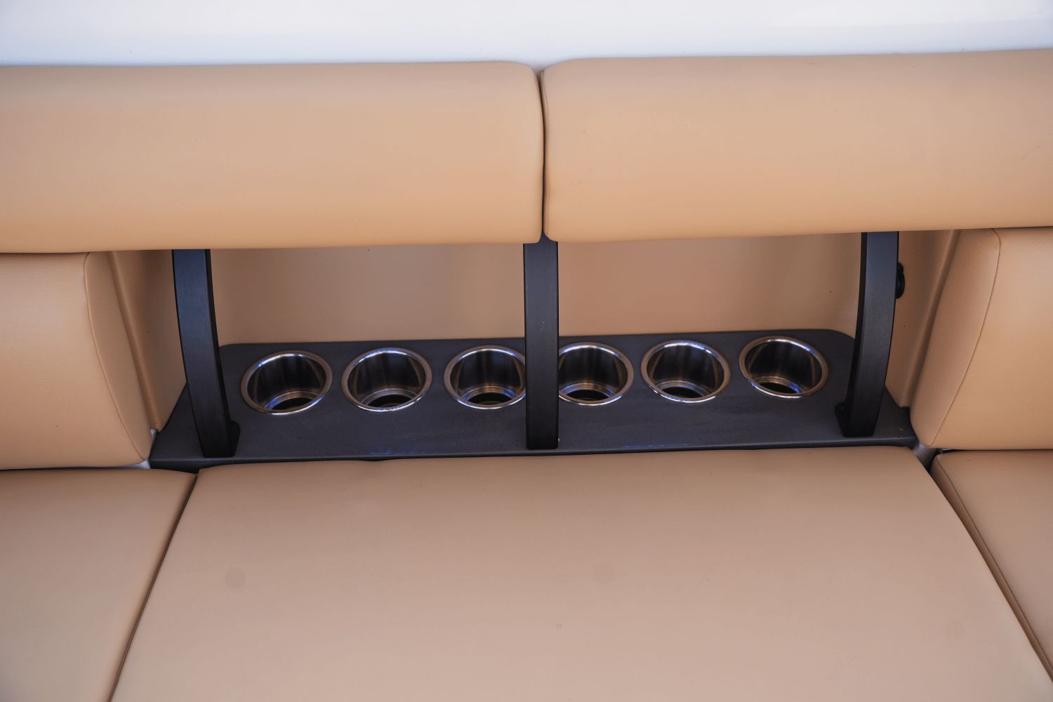 Slide: The Image of Aviara AV40 2022 - 32