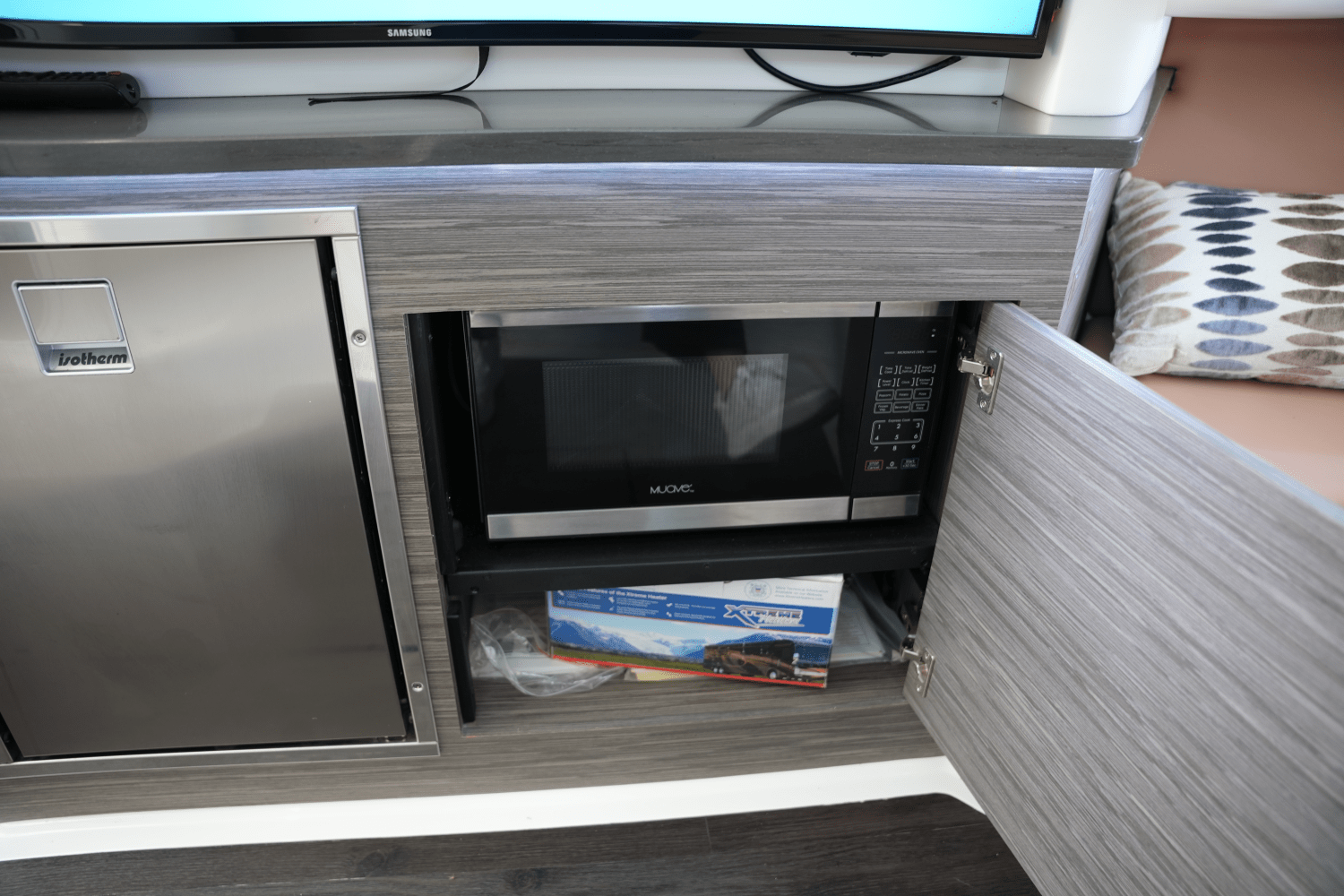 Slide: The Image of Aviara AV40 2022 - 45