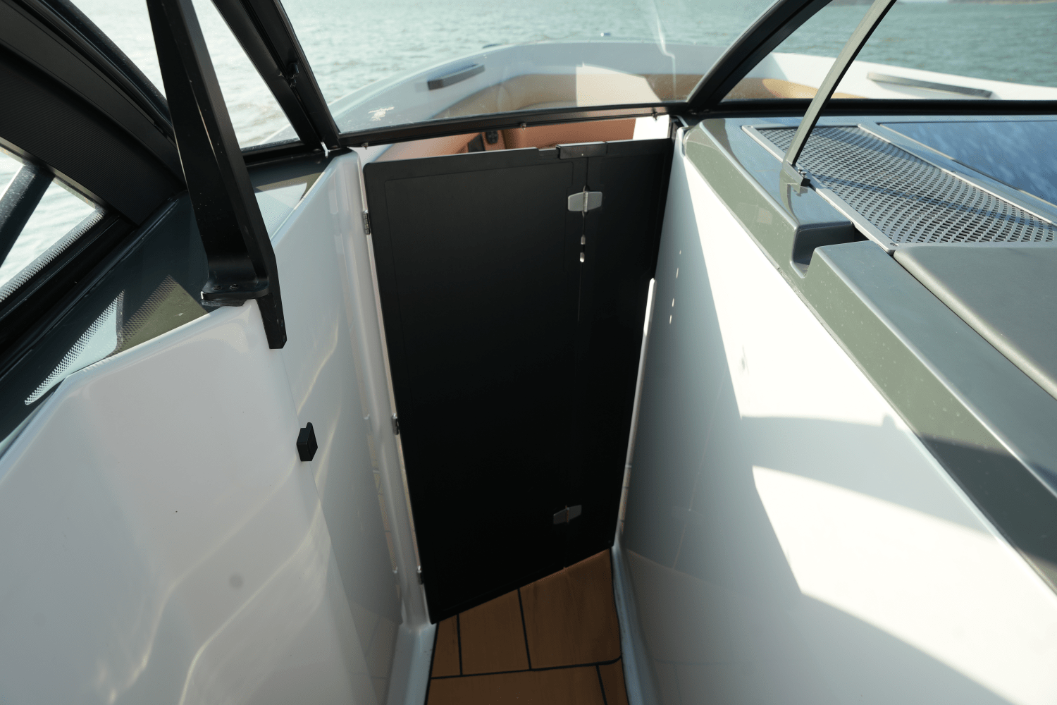 Slide: The Image of Aviara AV40 2022 - 55