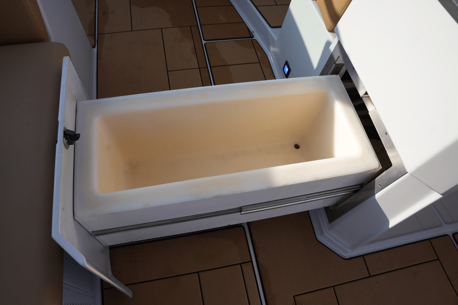 Slide: The Image of Aviara AV40 2022 - 65