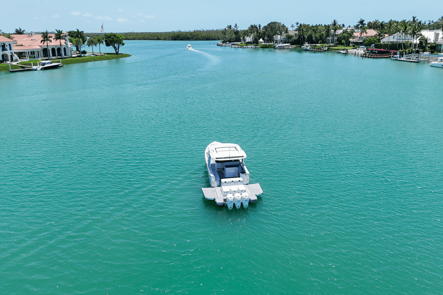 Slide: The Image of Aviara AV40 Outboard 2023 - 10
