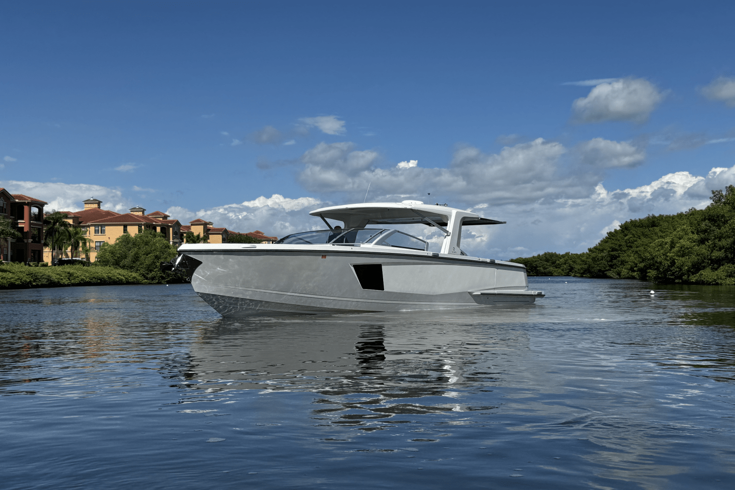 Slide: The Image of Aviara AV40 Outboard 2023 - 11