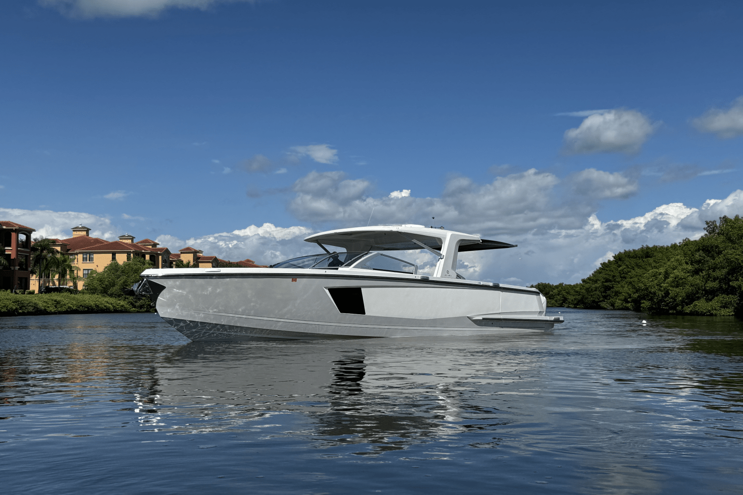 Slide: The Image of Aviara AV40 Outboard 2023 - 12
