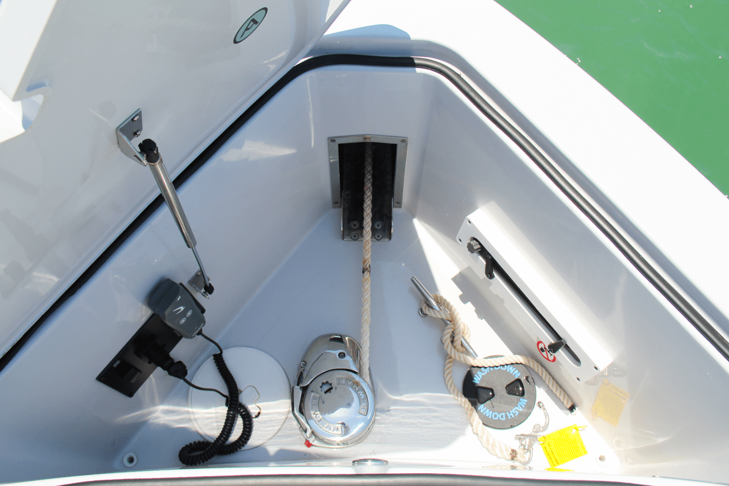 Slide: The Image of Aviara AV40 Outboard 2023 - 13