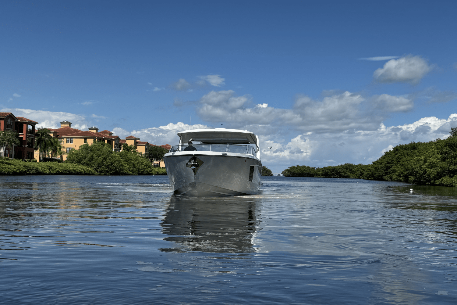 Slide: The Image of Aviara AV40 Outboard 2023 - 13