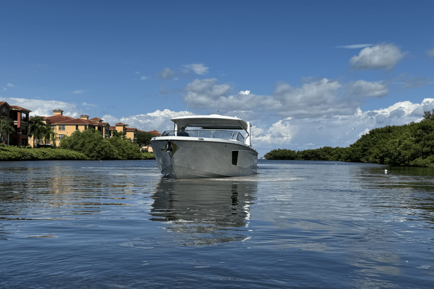 Slide: The Image of Aviara AV40 Outboard 2023 - 14