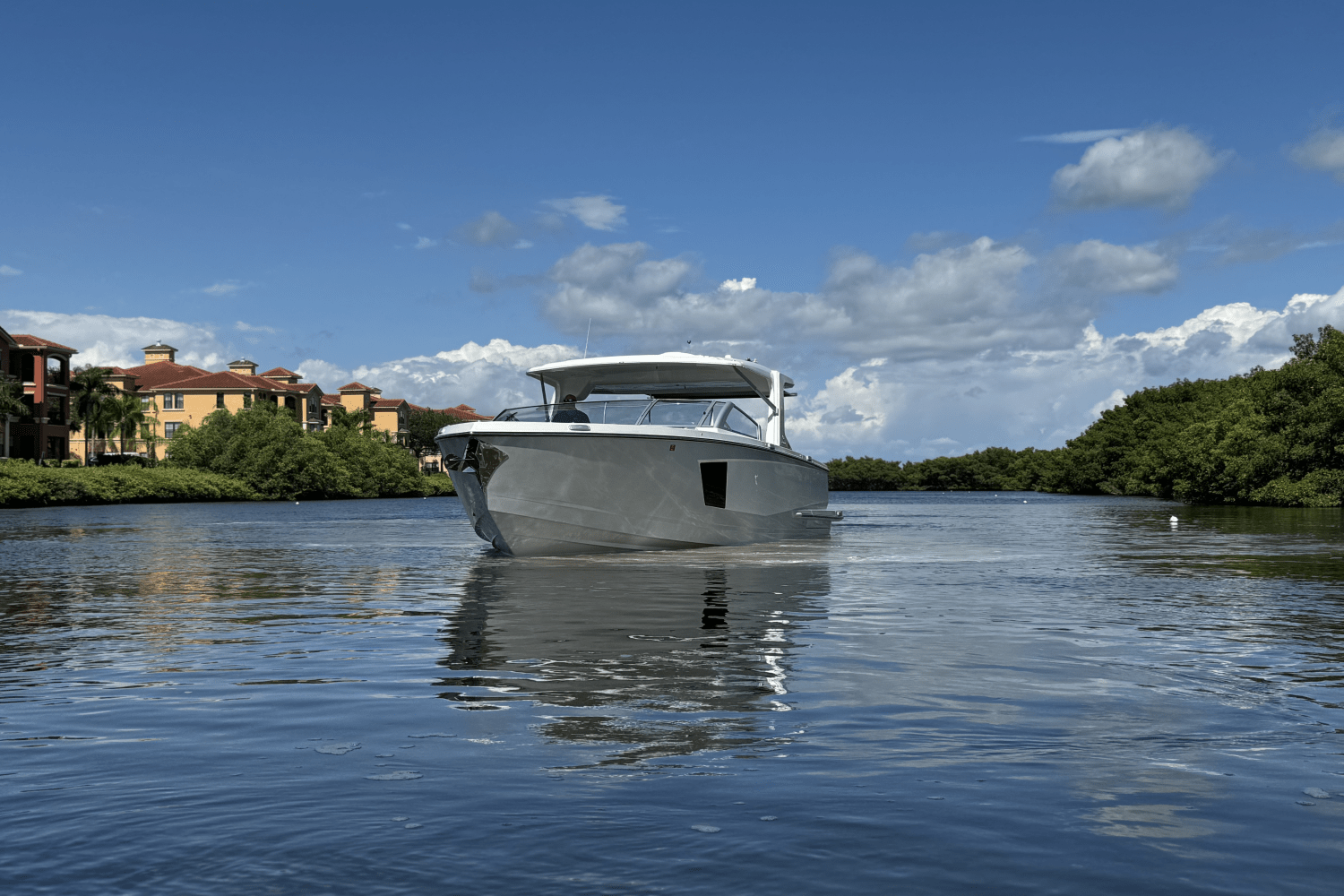 Slide: The Image of Aviara AV40 Outboard 2023 - 15