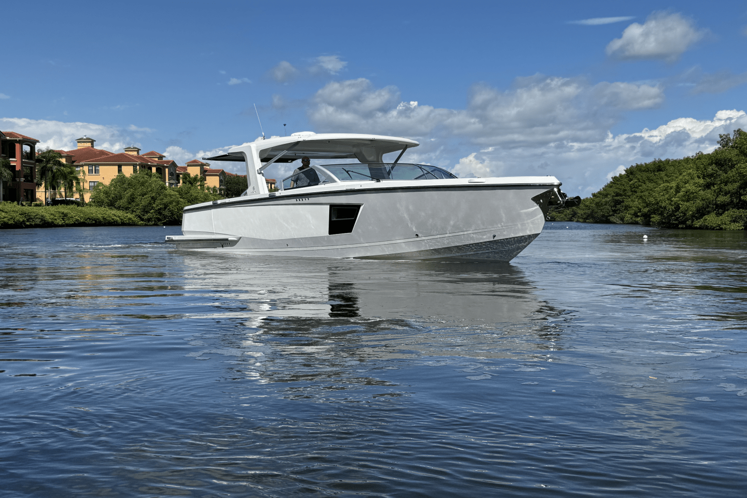 Slide: The Image of Aviara AV40 Outboard 2023 - 16