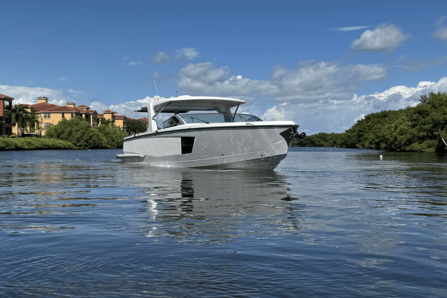 Slide: The Image of Aviara AV40 Outboard 2023 - 17