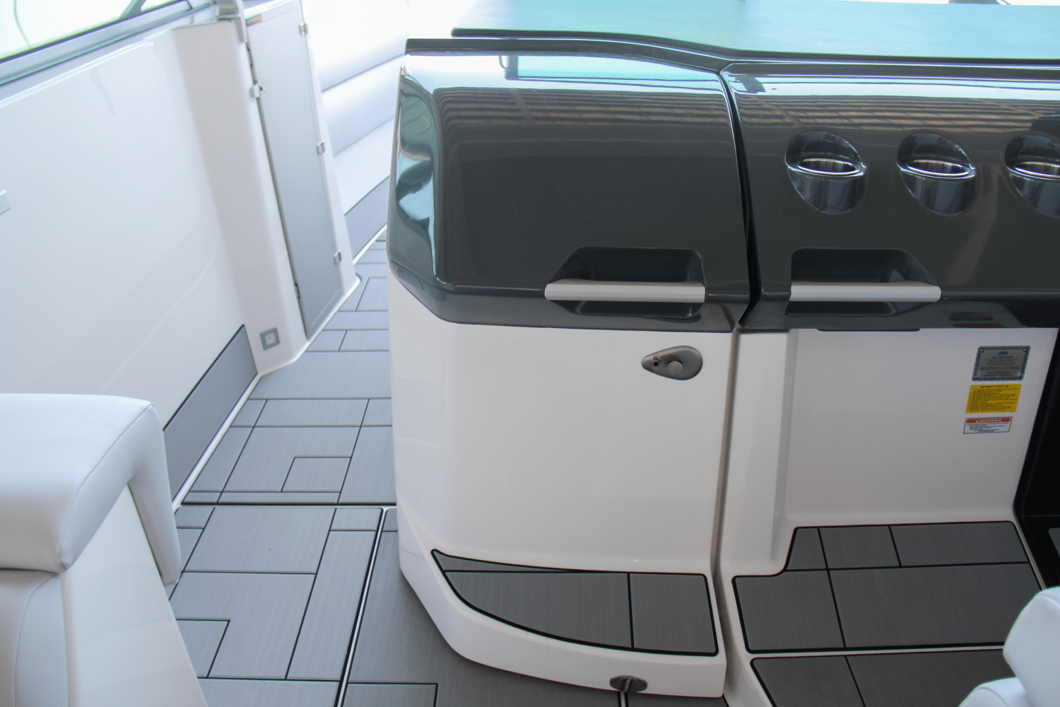 Slide: The Image of Aviara AV40 Outboard 2023 - 18