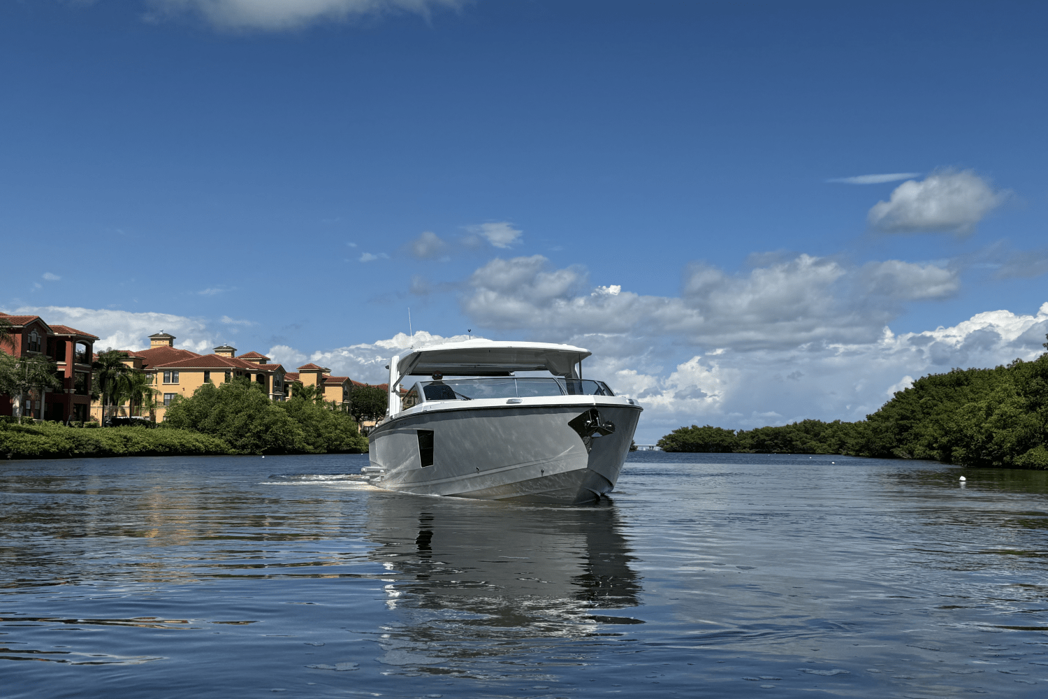 Slide: The Image of Aviara AV40 Outboard 2023 - 18