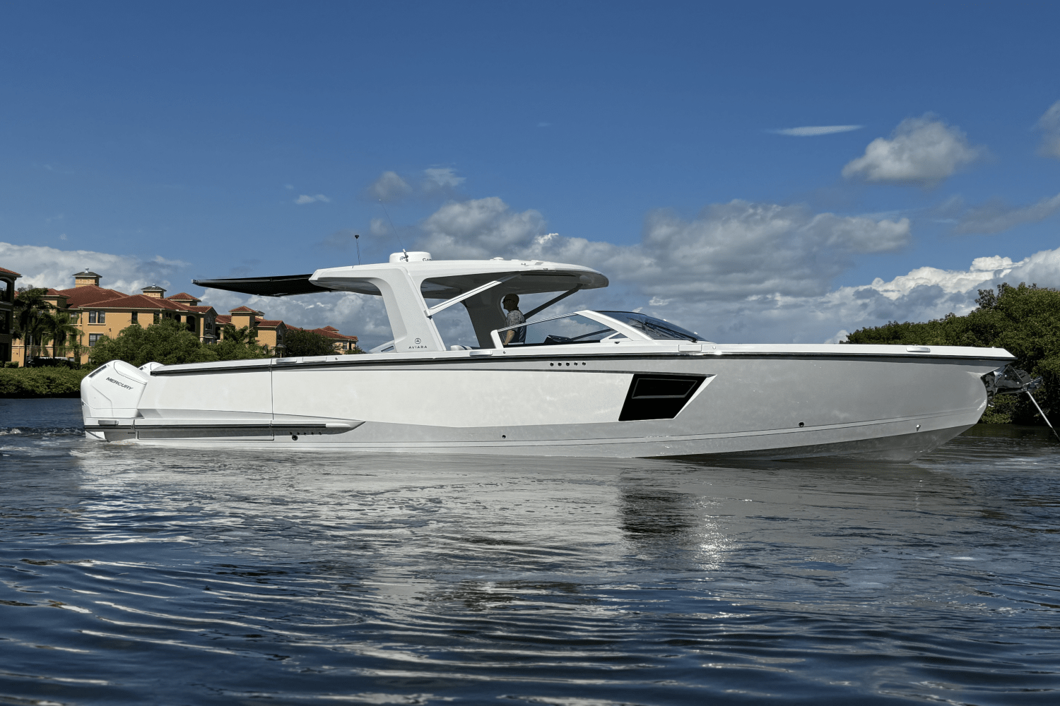 Slide: The Image of Aviara AV40 Outboard 2023 - 2